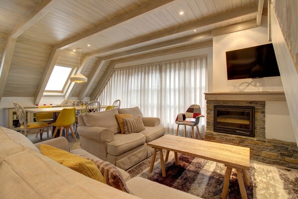 Nice living room of the Varrados by Totiaran apartment at the foot of the slopes