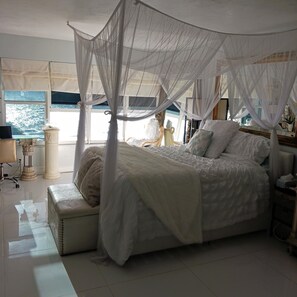 Bedroom and Ocean view thru the windows ..