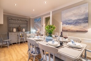 The Malthouse, Dersingham: Dining area with door to the snug/games room