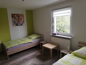 Schlafzimmer 1 