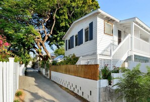 Welcome to Solaris Pair-A-Dise! You're going to love it here!