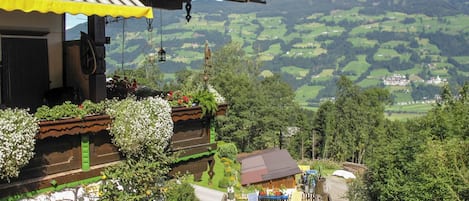 Bergstation, Eigentum, Vegetation, Bergdorf, Berg, Grundeigentum, Haus, Dach, Ländliches Gebiet, Gebäude