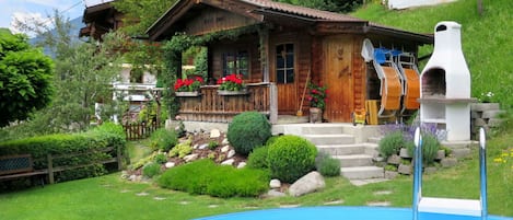 Plante, Bâtiment, Propriété, Nuage, Fenêtre, L'Eau, Bleu, Vert, La Nature, Arbre