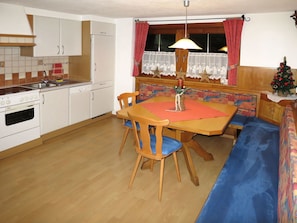 Pièce, Comptoir, Propriété, Meubles, Sol, Cuisine, Bâtiment, Design Intérieur, Parquet, Dur