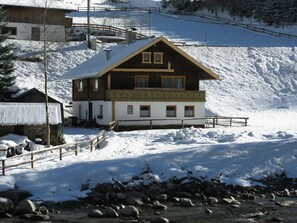 Schnee, Fenster, Gebäude, Licht, Baum, Steigung, Holz, Haus, Pflanze