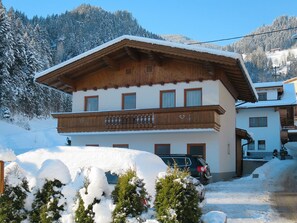 Gebäude, Schnee, Himmel, Pflanze, Eigentum, Berg, Fenster, Weiss, Natur, Haus