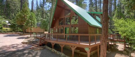 3 Springs Hideaway! Enjoy your own private serenity of a forest getaway!