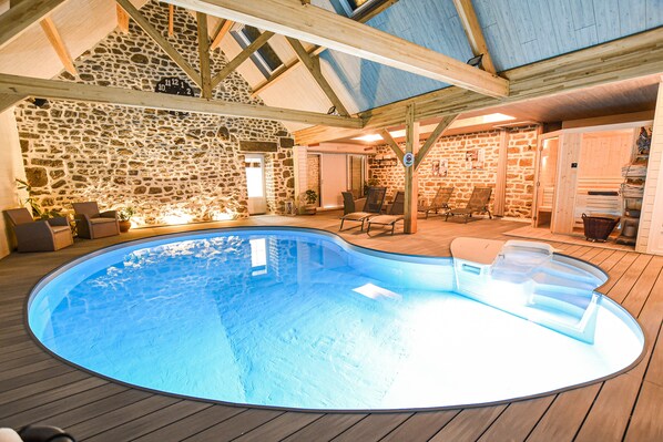 piscine intérieur couverte chauffé à 30°