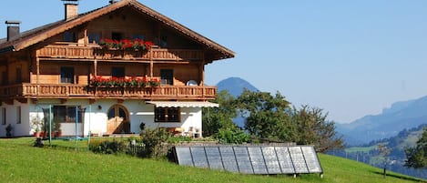 Himmel, Pflanze, Gebäude, Eigentum, Fenster, Baum, Steigung, Grundstueck, Haus, Urban Design