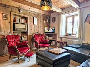 Furniture, Interior Design, Wood, Flooring, Ceiling, Floor, Room, Picture Frame, Lighting, Living Room