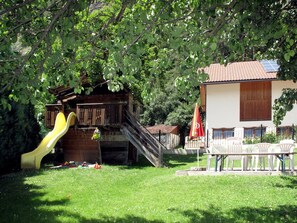 Plante, Bâtiment, Arbre, Ombre, Lot Terre, Bois, Chalet, Herbe, Fenêtre, Paysage Naturel