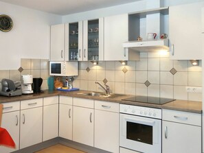 Zapfhahn, Cabinetry, Countertop, Spüle, Sinken, Eigentum, Möbel, Armatur, Herd, Küche