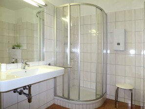 Tap, Mirror, Sink, Plumbing Fixture, Shower Head, Building, Bathroom, Shower, Shower Door