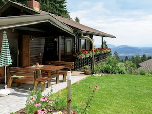 Propriété, Maison, Cour, Chalet, Bâtiment, Domicile, Immobilier, Patio, Herbe, Arrière-Cour