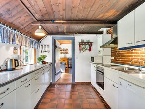 Küche, Flooring, Countertop, Holz, Interior Design, Decke, Major Appliance, Fussboden, Möbel, Küchengerät