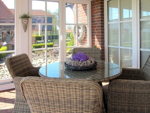 Pièce, Meubles, Porche, Propriété, Table, Table Basse, Design Intérieur, Domicile, Fenêtre, Maison