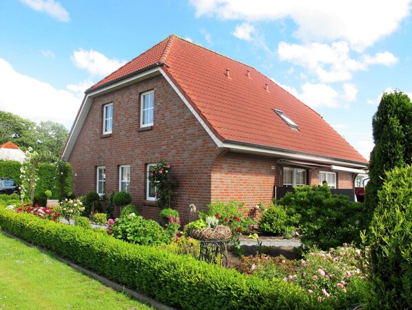 Plant, Sky, Cloud, Property, Flower, Window, Land Lot, Building, Tree, House