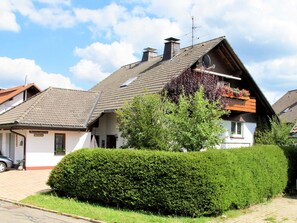 Nuage, Ciel, Plante, Bâtiment, Propriété, Fenêtre, Maison, Lot Terre, Herbe, Haie