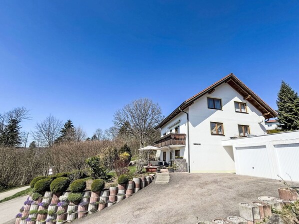 Gebäude, Fenster, Haus, Zuhause, Wohngebiet, Hütte, Die Architektur, Dach, Auffahrt, Estate