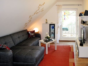 Zimmer, Wohnzimmer, Möbel, Eigentum, Interior Design, Fussboden, Wand, Gebäude, Couch, Haus