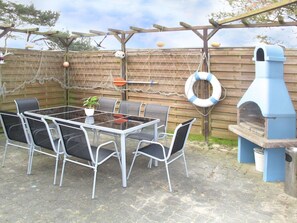 Eigentum, Tabelle, Hinterhof, Möbel, Terrasse, Haus, Stuhl, Zimmer, Grundeigentum, Hütte