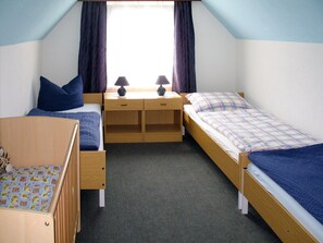 Bett, Zimmer, Möbel, Schlafzimmer, Eigentum, Bettrahmen, Bettdecke, Matratze, Gebäude, Herberge