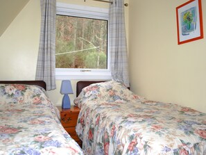 Twin bedroom | Flowerburn Holidays - Heather Lodge - Flowerburn Holidays , Rosemarkie, near Fortrose