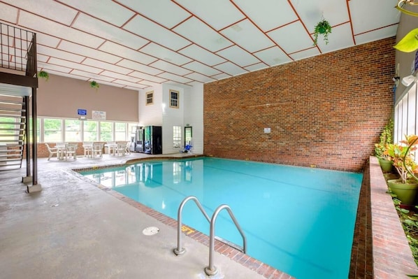 Swimming pool, bring the kids, and jump right in!