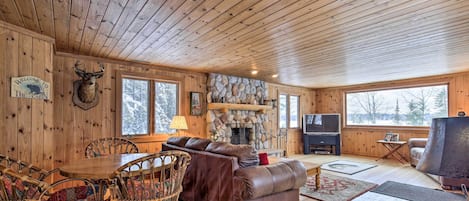 Come visit this 3-bedroom, 1-bathroom cabin on Pike Lake.