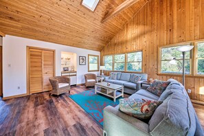 Living Room | Smart TV