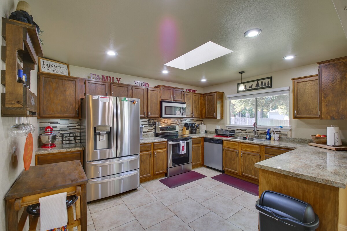 Coastal Retreat Near Redwoods & 2 Miles to Beach!