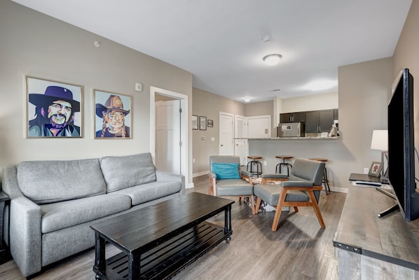 "Great location and spacious clean apartment" Megan '24