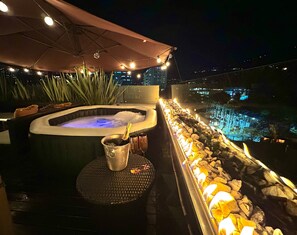 Outdoor spa tub