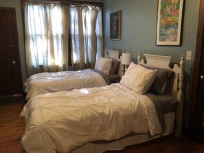 'Palmeiro Room' with 2 twin beds.