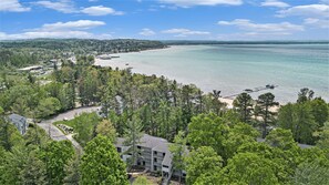 THE TRUE NORTH presents… Lovely Beachside Studio @ The Shores ➠ UNIT 5679