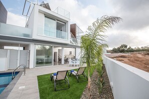 Garden with barbecue, seating area, sun loungers and private pool