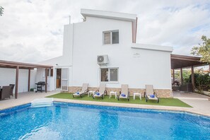 Garden with barbecue, seating area, sun loungers and private pool