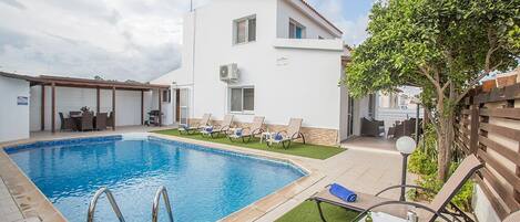 Villa Kendra, Beautiful 3BDR Protaras Villa with Private Pool