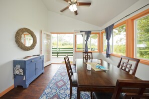 Beautiful dining area with for your pleasure.