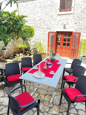 Outdoor dining