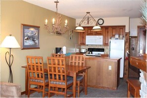 Fully equipped kitchen, with everything you need to prepare a hearty meal
