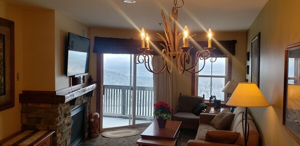 Ski In/Out Village Location w/Panoramic Mtn View