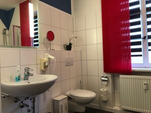 Modernes Doppelzimmer in ruhiger Lage mit Golfplatzblick