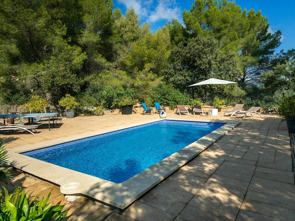 L'Eau, Plante, Ciel, Propriété, Piscine, Bâtiment, Nuage, Bleu Azur, Arbre, Ombre