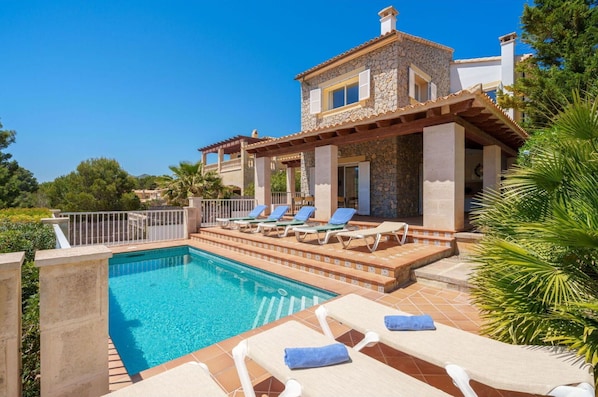 Propriété, L'Eau, Bâtiment, Plante, Ciel, Bleu Azur, Piscine, Arbre, Loisir, Zone Résidentielle