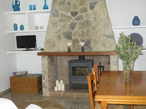 Feuerstelle, Kamin, Zimmer, Eigentum, Möbel, Wohnzimmer, Interior Design, Tabelle, Wand, Haus
