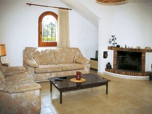 Braun, Eigentum, Möbel, Couch, Tabelle, Holz, Interior Design, Rechteck, Pflanze, Fenster