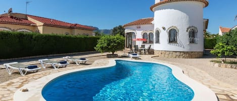 Agua, Cielo, Propiedad, Planta, Azur, Edificio, Arquitectura, Árbol, Cuerpo De Agua, Piscina