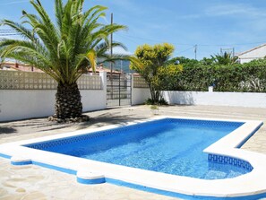 Water, Property, Daytime, Plant, Sky, Azure, Swimming Pool, Architecture, Body Of Water, Rectangle