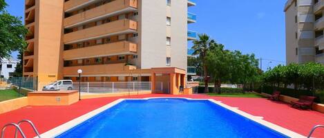 Sky, Building, Daytime, Property, Plant, Window, Azure, Cloud, Tree, Swimming Pool